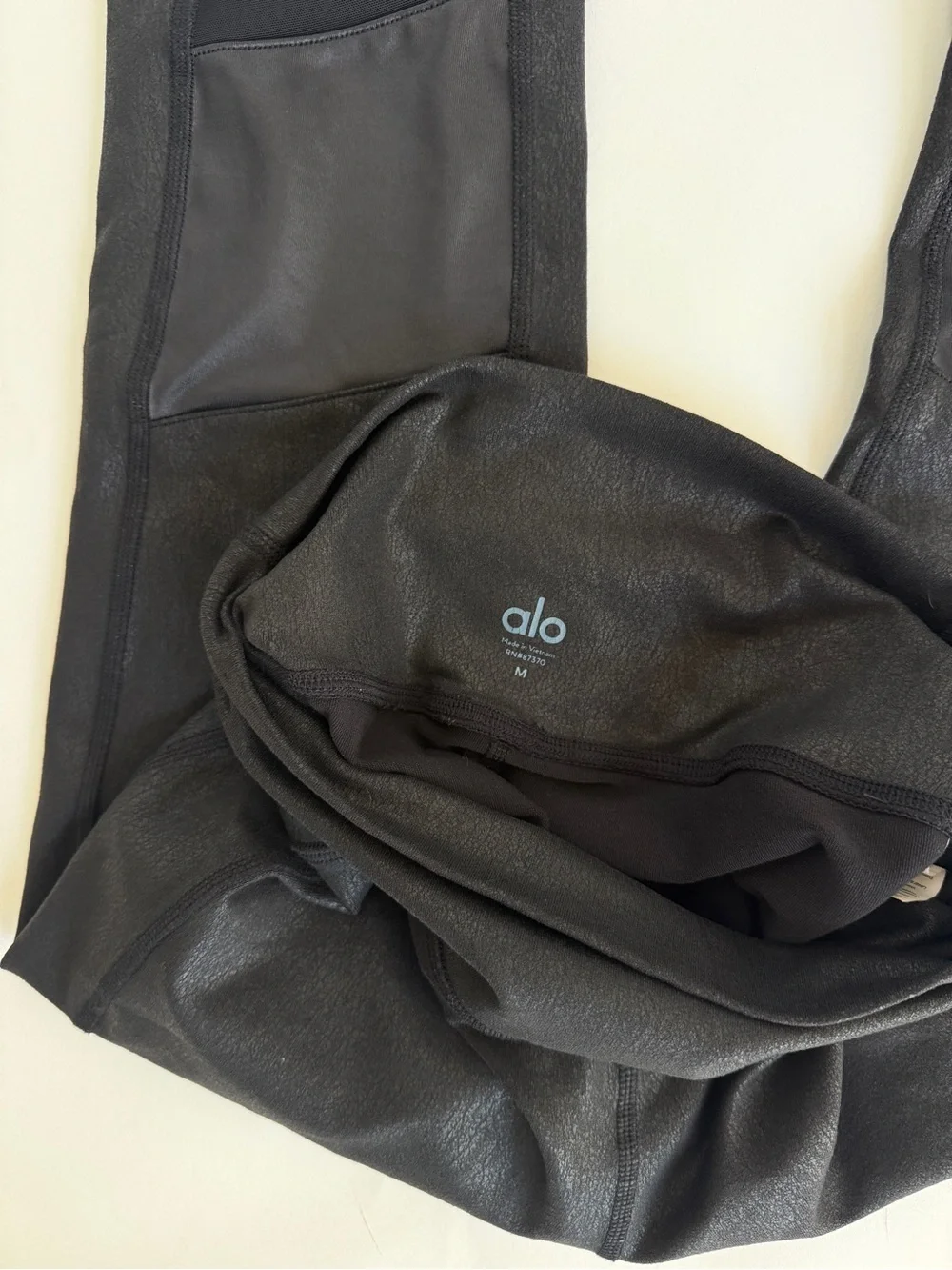 Alo Yoga Moto Legging sz M - Picture 4 of 8